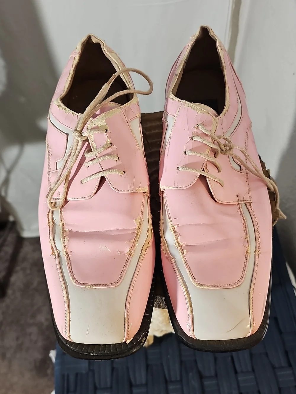 Men’s Pink and Cream Derby Shoes — Classic Lace-Up Style